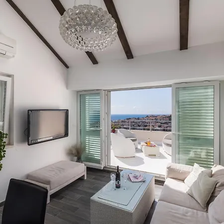 Marlea Sea-view Apartment *